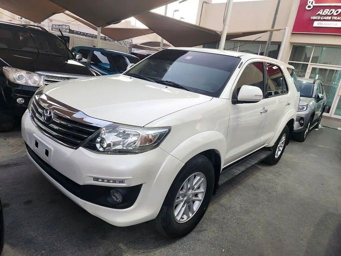 Подержанный Toyota Fortuner I Рестайлинг 2, 2.7 л, 2015 в Дубае от Abdo Al Muthanna Used Cars Белый цвет. GCC | AUTO.AE
