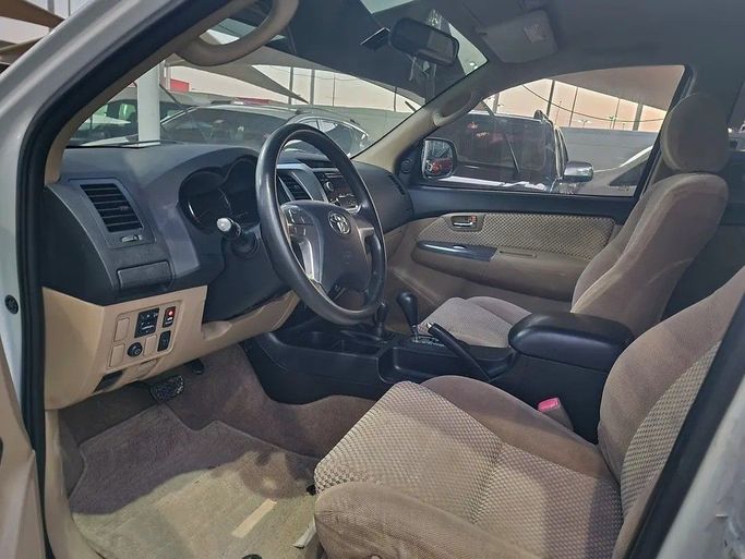 Подержанный Toyota Fortuner I Рестайлинг 2, 2.7 л, 2015 в Дубае от Abdo Al Muthanna Used Cars Белый цвет. GCC | AUTO.AE