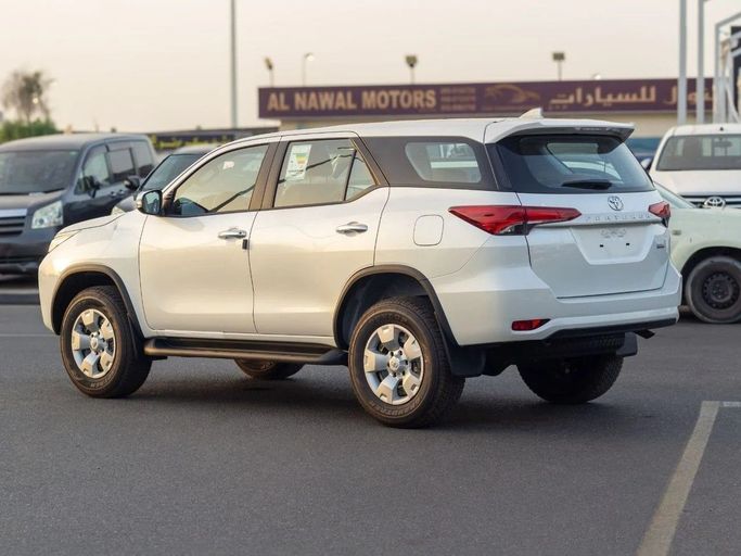 Новый Toyota Fortuner II Рестайлинг, 2.7 л, 2024 в Дубае от Al Rawnaq Motors  Белый цвет. GCC | AUTO.AE