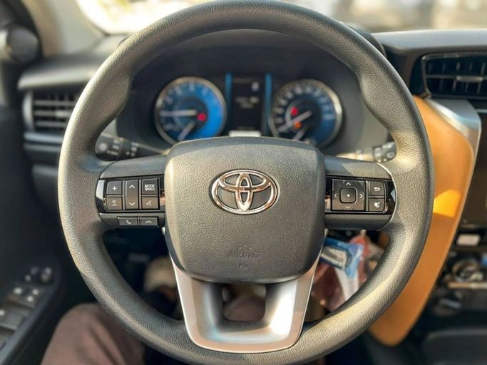 Новый Toyota Fortuner II Рестайлинг, 2.7 л, 2025 в Дубае от Al Rawnaq Motors  Черный цвет. GCC | AUTO.AE