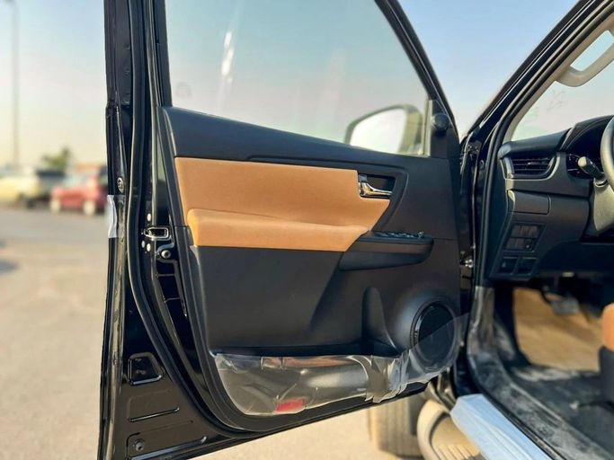 Новый Toyota Fortuner II Рестайлинг, 2.7 л, 2025 в Дубае от Al Rawnaq Motors  Черный цвет. GCC | AUTO.AE