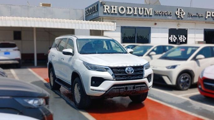 Новый Toyota Fortuner II Рестайлинг, 2.4 л, 2024 в Дубае от Rhodium Motors FZE Белый цвет. GCC | AUTO.AE | Объявление #229444