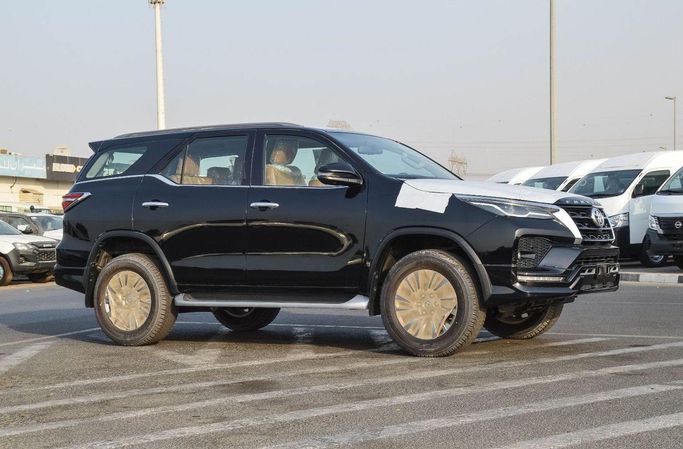 Новый Toyota Fortuner II Рестайлинг, 4.0 л, 2025 в Дубае от White motors FZE Черный цвет. GCC | AUTO.AE | Объявление #229542