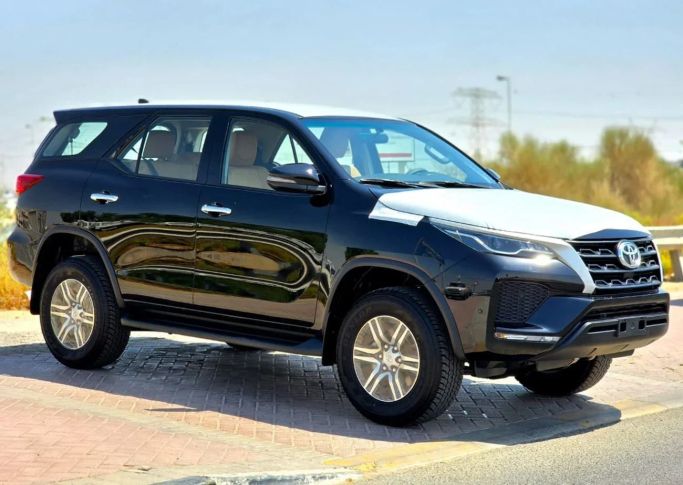 جديدة Toyota Fortuner فيس ليفت الثاني, 2.7 l, 2025 في في دبي من Gulzar Motors FZE، اللون أسود. مواصفات الخليج | AUTO.AE | إعلان #229766
