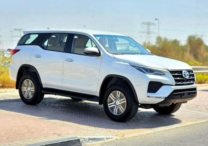 جديدة Toyota Fortuner فيس ليفت الثاني, 2.7 l, 2025 في في دبي من Gulzar Motors FZE، اللون أبيض. مواصفات الخليج | AUTO.AE | إعلان #229793