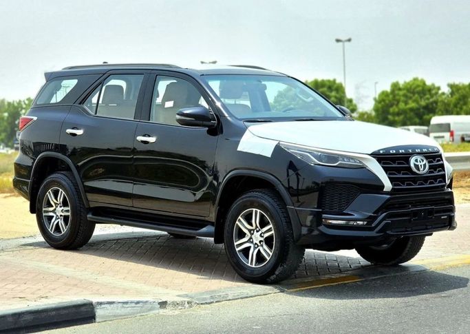 جديدة Toyota Fortuner فيس ليفت الثاني, 2.7 l, 2025 في في دبي من Gulzar Motors FZE، اللون أسود. مواصفات الخليج | AUTO.AE | إعلان #229798