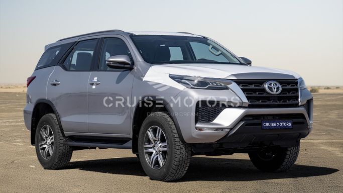 Новый Toyota Fortuner II Рестайлинг, 2.7 л, 2025 в Дубае от Cruise Motors Серебристый цвет. Other | AUTO.AE