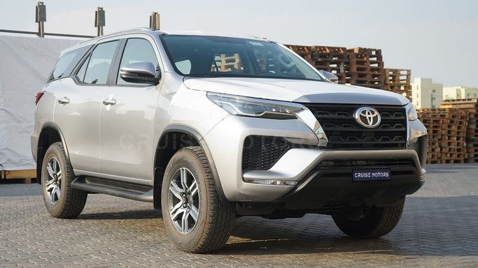 جديدة Toyota Fortuner شد الوجه الثاني, 2.7 l, 2025 في في دبي من Cruise Motors، اللون رمادي. أخرى | AUTO.AE
