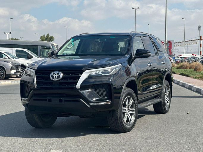 Подержанный Toyota Fortuner II Рестайлинг, 2.7 л, 2021 в Дубае от Greenway Motors Черный цвет.  | AUTO.AE