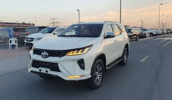 مستعملة Toyota Fortuner ثانياً, 0.1 l, 2020 في في دبي من Central Motors، اللون أبيض.  | AUTO.AE