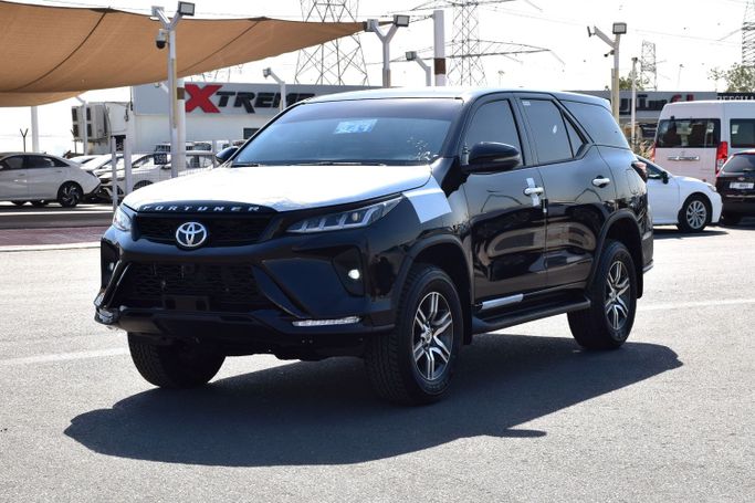 جديدة Toyota Fortuner شد الوجه الثاني, 2.7 l, 2025 في في دبي من Xtreme Auto FZE، اللون أسود. مواصفات الخليج | AUTO.AE