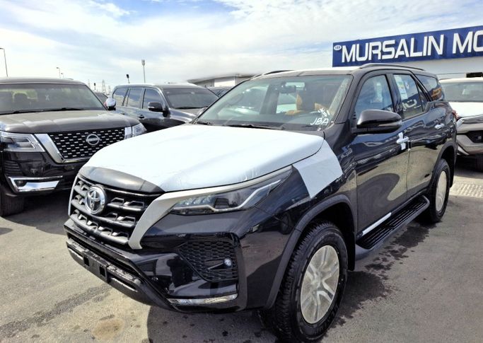 Новый Toyota Fortuner II Рестайлинг, 2.7 л, 2026 в Дубае от Mursalin Motors FZCO Черный цвет. GCC | AUTO.AE