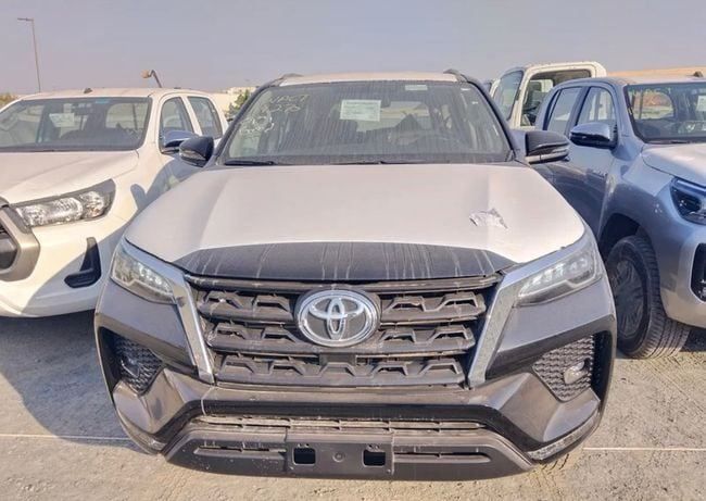 Новый Toyota Fortuner II Рестайлинг, 2.4 л, 2025 в Дубае от AL REEM AUTO Черный цвет. Other | AUTO.AE
