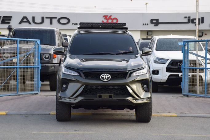 مستعملة Toyota Fortuner ثانياً, 2.8 l, 2019 في في دبي من Xtreme Auto FZE، اللون أخضر. المواصفات الأسترالية | AUTO.AE
