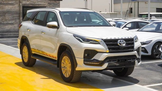 جديدة Toyota Fortuner شد الوجه الثاني, 4.0 l, 2025 في في دبي من GT MOTORS، اللون أبيض. مواصفات الخليج | AUTO.AE
