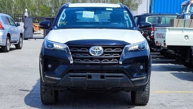 جديدة Toyota Fortuner شد الوجه الثاني, 2.4 l, 2024 في في دبي من TARGET MOTORS FZE، اللون أسود. مواصفات الخليج | AUTO.AE
