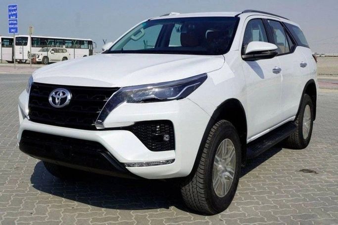 Новый Toyota Fortuner II Рестайлинг, 4.0 л, 2024 в Дубае от TARGET MOTORS FZE Белый цвет. GCC | AUTO.AE