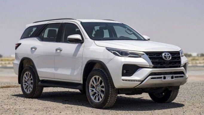 Новый Toyota Fortuner II Рестайлинг, 2.8 л, 2024 в Дубае от TARGET MOTORS FZE Белый цвет. GCC | AUTO.AE