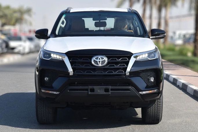 New Toyota Fortuner II Facelift, 2.7 l, 2025 in Dubai by Global Motors, Black color. GCC Specs | AUTO.AE