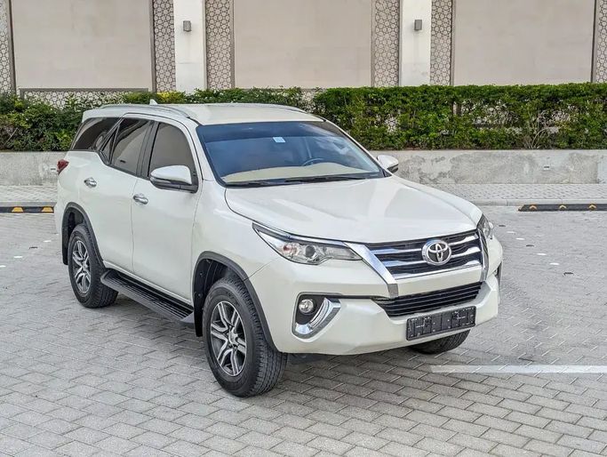 Подержанный Toyota Fortuner II, 4.0 л, 2020 в Дубае от NEW ABU TAJ MOTORS Белый цвет. GCC | AUTO.AE