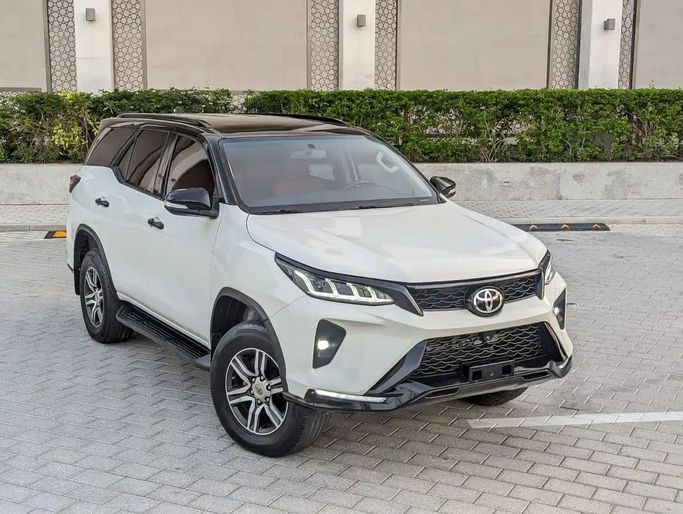 مستعملة Toyota Fortuner فيس ليفت الثاني, 2.7 l, 2017 في في دبي من NEW ABU TAJ MOTORS، اللون أبيض. مواصفات الخليج | AUTO.AE