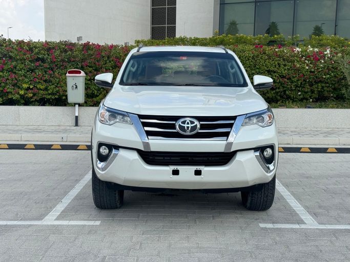 مستعملة Toyota Fortuner ثانياً, 2.7 l, 2020 في في دبي من KARGAL USED CARS، اللون أبيض. مواصفات الخليج | AUTO.AE