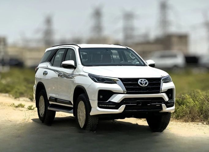 جديدة Toyota Fortuner فيس ليفت الثاني, 4.0 l, 2025 في في دبي من ZOHAAN MOTORS FZCO، اللون أبيض. مواصفات الخليج | AUTO.AE | إعلان #240930