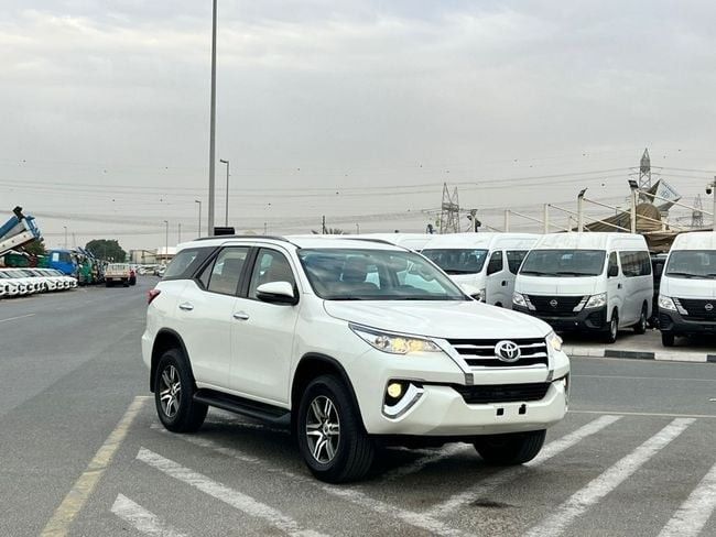 Подержанный Toyota Fortuner II, 2.7 л, 2019 в Дубае от SIKANDAR MOTORS Белый цвет. GCC | AUTO.AE