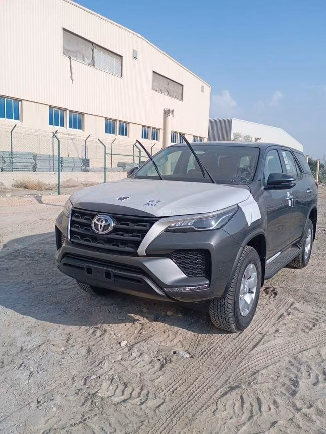 جديدة Toyota Fortuner فيس ليفت الثاني, 2.8 l, 2026 في في دبي من AL SHERAA AL MALAKI، اللون رمادي. مواصفات الخليج | AUTO.AE | إعلان #244806