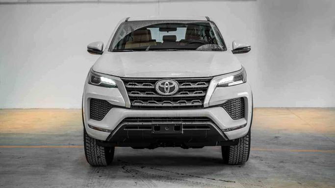 جديدة Toyota Fortuner فيس ليفت الثاني, 2.7 l, 2025 في في دبي من Auto Vision LLC، اللون أبيض.  | AUTO.AE | إعلان #245360