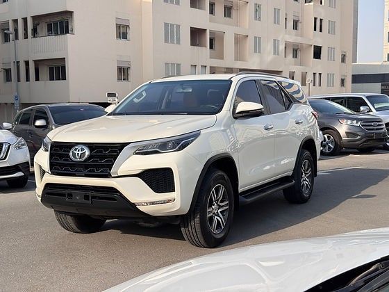Used Toyota Fortuner II Facelift, 2.7 l, 2022 in Dubai by DEVA CARS, White color. GCC Specs | AUTO.AE