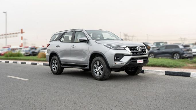 جديدة Toyota Fortuner فيس ليفت الثاني, 4.0 l, 2026 في في دبي من CGM Auto، اللون فضي.  | AUTO.AE | إعلان #254524