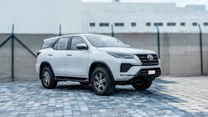 Новый Toyota Fortuner II Рестайлинг, 2.7 л, 2026 в Дубае от CGM Auto Белый цвет.  | AUTO.AE | Объявление #254531