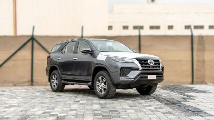 Новый Toyota Fortuner II Рестайлинг, 2.7 л, 2026 в Дубае от CGM Auto Серый цвет.  | AUTO.AE | Объявление #254533