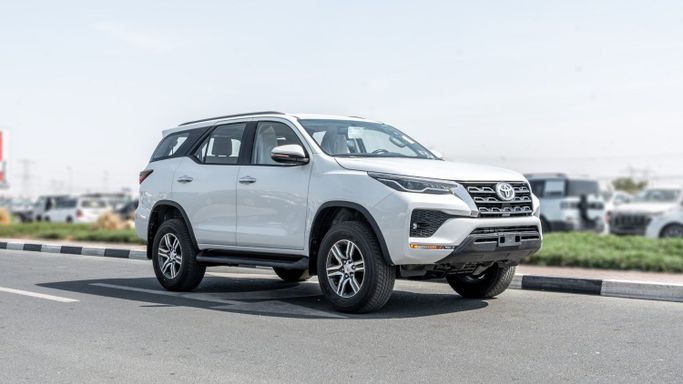 Новый Toyota Fortuner II Рестайлинг, 4.0 л, 2026 в Дубае от CGM Auto Белый цвет.  | AUTO.AE | Объявление #254536