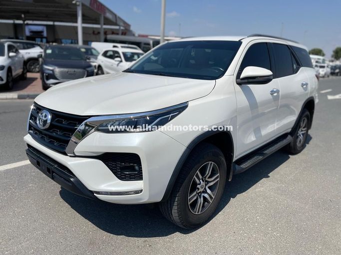 Подержанный Toyota Fortuner II Рестайлинг, 4.0 л, 2021 в Дубае от Alhamd Motors Белый цвет.  | AUTO.AE | Объявление #258435