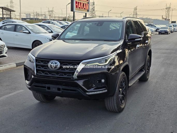 Подержанный Toyota Fortuner II Рестайлинг, 2.8 л, 2024 в Дубае от Alhamd Motors Черный цвет.  | AUTO.AE | Объявление #258639