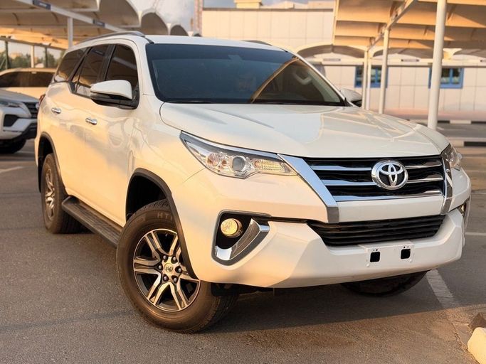 مستعملة Toyota Fortuner ثانياً, 2.7 l, 2019 في في دبي من HH MOTORS CORPORATION، اللون أبيض. مواصفات الخليج | AUTO.AE | إعلان #260071