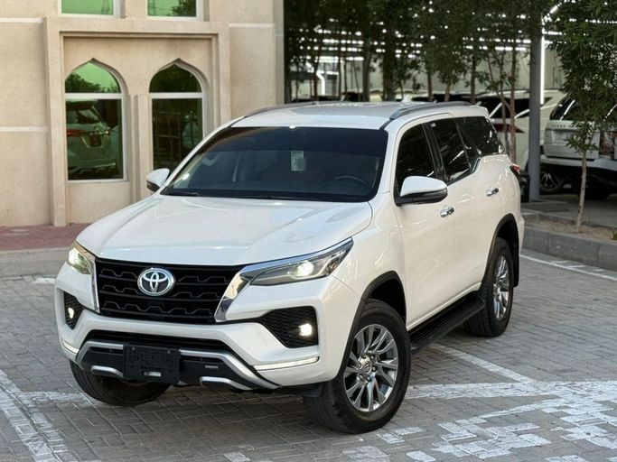 Used Toyota Fortuner II Facelift, 4.0 l, 2022 in Dubai by HH MOTORS CORPORATION, White color. GCC Specs | AUTO.AE | Listing #260157