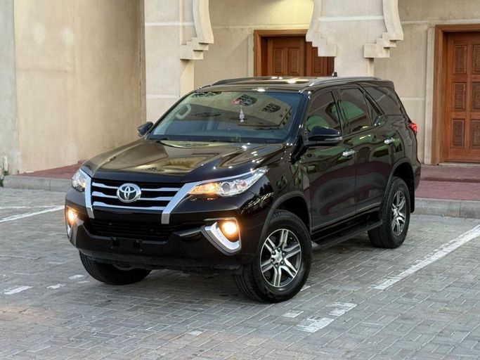 مستعملة Toyota Fortuner ثانياً, 2.7 l, 2020 في في دبي من HH MOTORS CORPORATION، اللون أسود. مواصفات الخليج | AUTO.AE | إعلان #260158