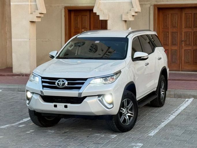 مستعملة Toyota Fortuner ثانياً, 2.7 l, 2016 في في دبي من HH MOTORS CORPORATION، اللون أبيض. مواصفات الخليج | AUTO.AE | إعلان #260159