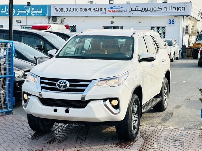 مستعملة Toyota Fortuner ثانياً, 2.7 l, 2020 في في دبي من HH MOTORS CORPORATION، اللون أبيض. مواصفات الخليج | AUTO.AE | إعلان #260178