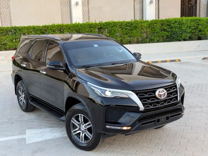Подержанный Toyota Fortuner II Рестайлинг, 2.7 л, 2024 в Дубае от NEW ABU TAJ MOTORS Черный цвет. GCC | AUTO.AE | Объявление #262678