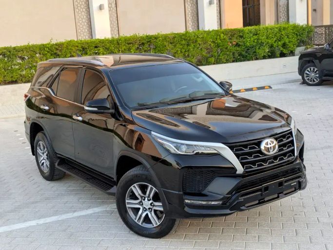 Подержанный Toyota Fortuner II, 2.7 л, 2017 в Дубае от NEW ABU TAJ MOTORS Черный цвет. GCC | AUTO.AE | Объявление #262679