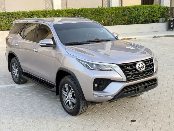 مستعملة Toyota Fortuner ثانياً, 2.7 l, 2017 في في دبي من NEW ABU TAJ MOTORS، اللون فضي. مواصفات الخليج | AUTO.AE | إعلان #262680