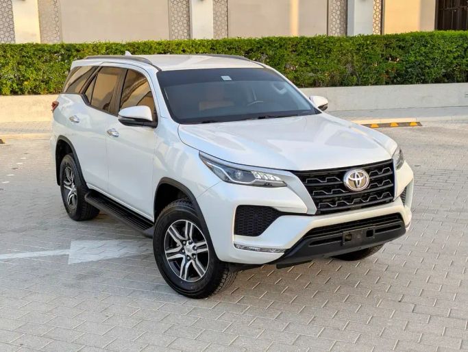Подержанный Toyota Fortuner II Рестайлинг, 2.7 л, 2024 в Дубае от NEW ABU TAJ MOTORS Белый цвет. GCC | AUTO.AE | Объявление #262682