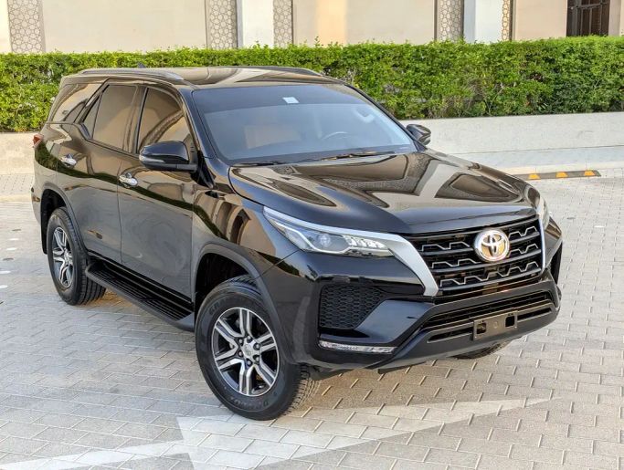 Подержанный Toyota Fortuner II Рестайлинг, 2.7 л, 2024 в Дубае от NEW ABU TAJ MOTORS Черный цвет. GCC | AUTO.AE | Объявление #262687
