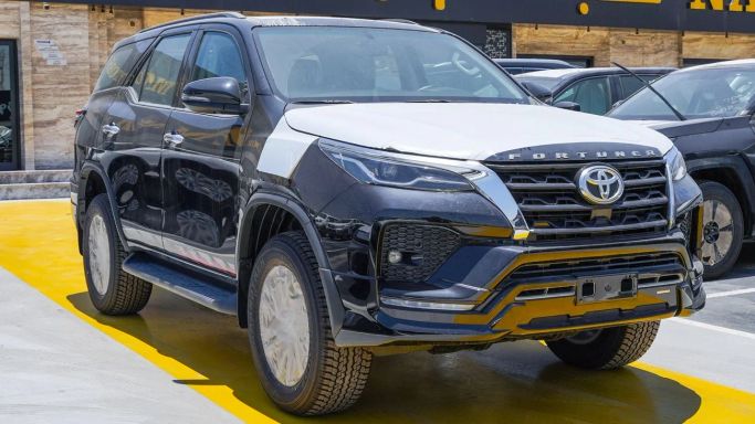 جديدة Toyota Fortuner فيس ليفت الثاني, 4.0 l, 2025 في في دبي من Najem Motors، اللون أسود. مواصفات الخليج | AUTO.AE | إعلان #265629