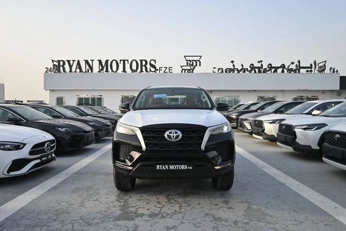 جديدة Toyota Fortuner فيس ليفت الثاني, 2.8 l, 2025 في في دبي من RMG Automobiles، اللون أسود. مواصفات الخليج | AUTO.AE | إعلان #266152