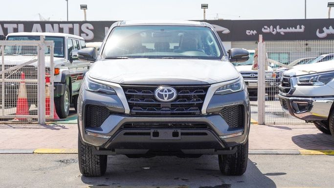 جديدة Toyota Fortuner فيس ليفت الثاني, 2.7 l, 2025 في في دبي من Atlantis Motors FZE، اللون رمادي. مواصفات الخليج | AUTO.AE | إعلان #266333